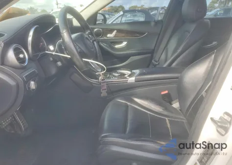 2016 Mercedes-Benz C 300 z USA, uszkodzony, nr VIN 55SWF4JB1GU147986